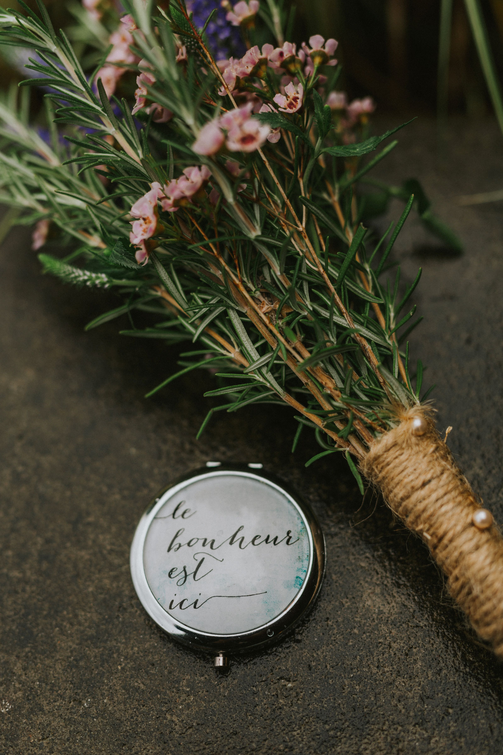 Wedding bouquet and compact mirror
